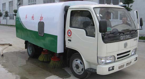 東風(fēng)金霸掃路車