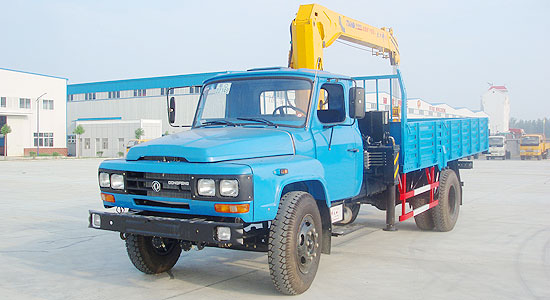 東風(fēng)尖頭汽油機隨車起重運輸車