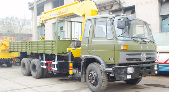 東風(fēng)后雙橋隨車起重運(yùn)輸車